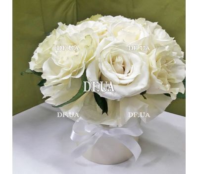 11 white roses in a box - view 1