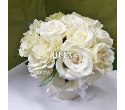 11 white roses in a box - view 2
