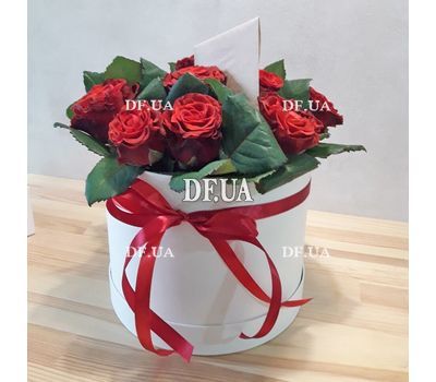 11 red roses in a box - view 2