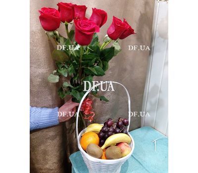 7 red import roses - view 1