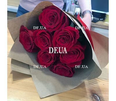 7 red import roses - view 2