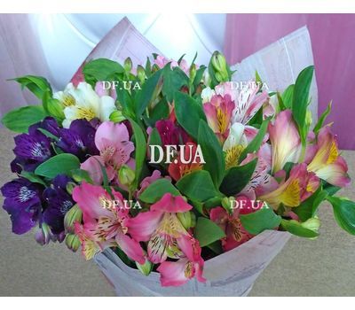 Nice bouquet of alstroemerias - view 8