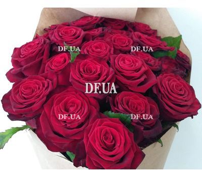 Beautiful bouquet of scarlet roses - view 2