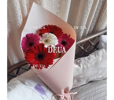 Bouquet of 5 gerberas - view 1