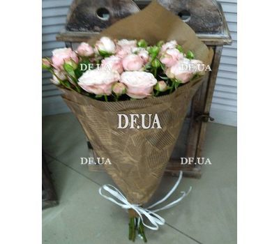Bouquet from bush roses - view 1
