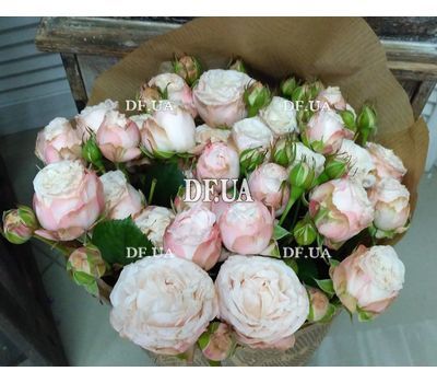 Bouquet from bush roses - view 3