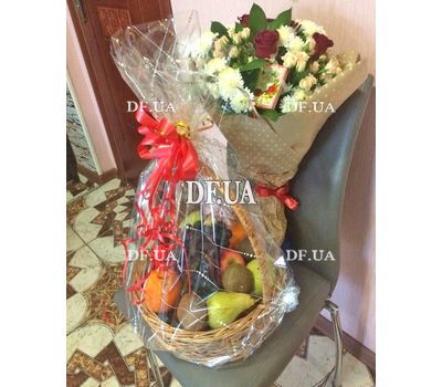 Fruits in a gift basket - view 11
