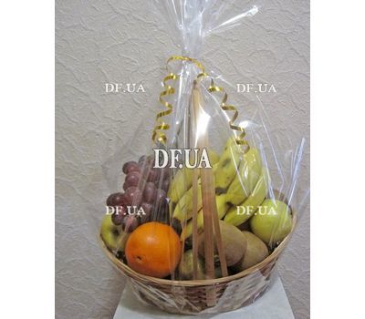 Fruits in a gift basket - view 2