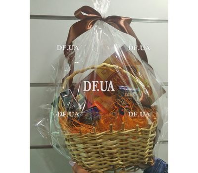 Basket of a man with whiskey Jack Daniel's - view 1
