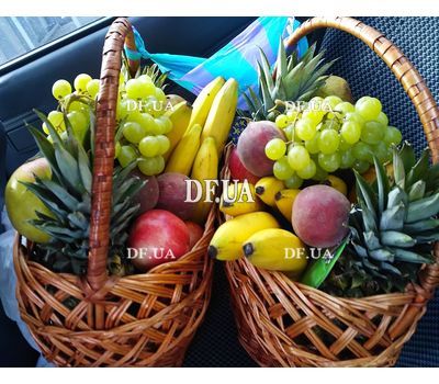 Basket with exotic fruits - view 10