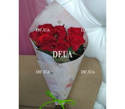 A small bouquet of imported roses - view 3