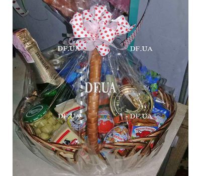 Basket of products of gift - view 3