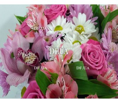 Live flowers in a box - view 3