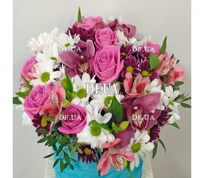 Live flowers in a box - view 5