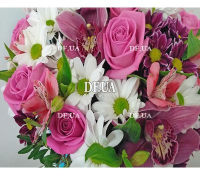 Live flowers in a box - view 6