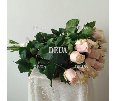 Cute bouquet of cream roses - view 3