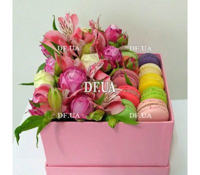 Gift box of macaroons and flowers - view 1