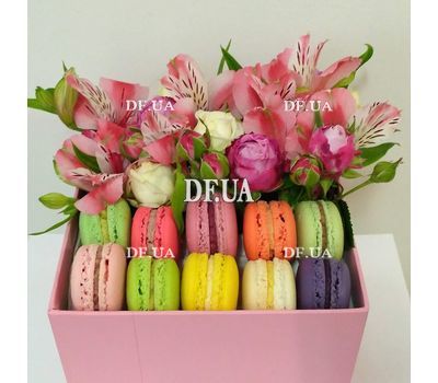 Gift box of macaroons and flowers - view 2