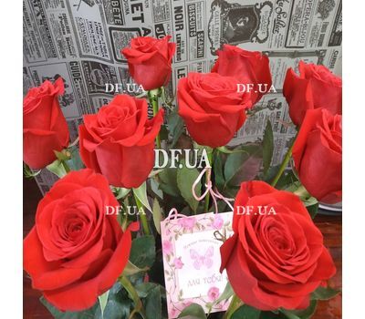 A small bouquet of imported roses - view 4