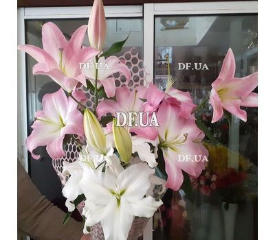 Bouquet from lilies - view 4