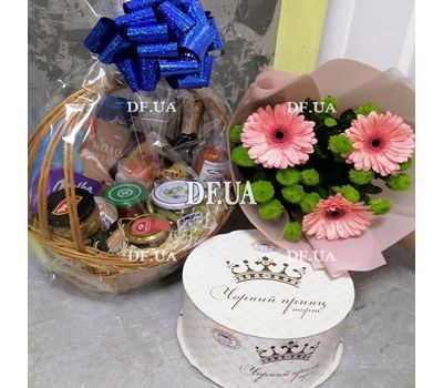 Interesting bouquet of flowers - 1