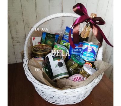 Basket with products - view 3