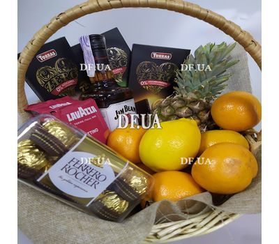 Men's basket with whiskey 1