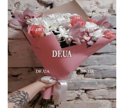 A modern bouquet of flowers 1