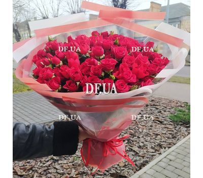 Bouquet of red spray roses 1