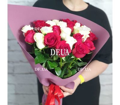 Red and white roses bouquet 4