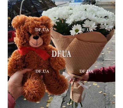 Bear with a bouquet of flowers 1