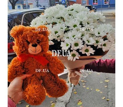 Bear with a bouquet of flowers 2