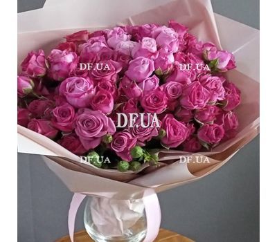 A small bouquet of pink roses 5