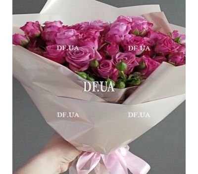 A small bouquet of pink roses 7