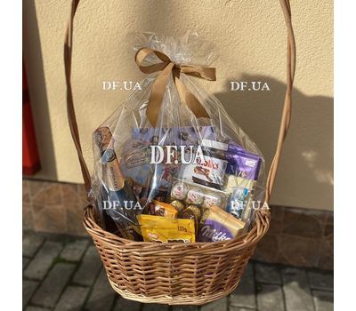 Gift basket of sweets 6