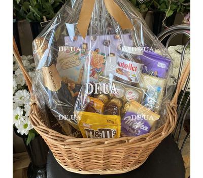 Gift basket of sweets 7