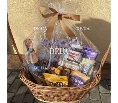 Gift basket of sweets 9