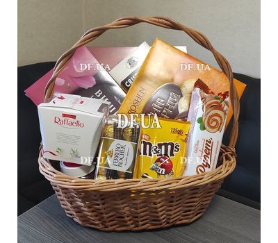 A large basket of sweet 5