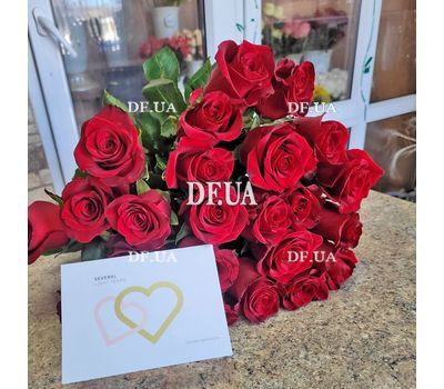 Beautiful bouquet of scarlet roses 5