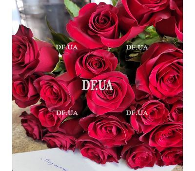 Beautiful bouquet of scarlet roses 7