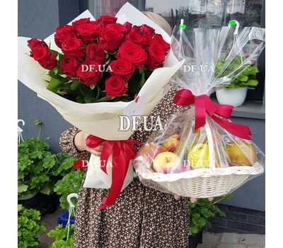 Bouquet of 25 red roses with ribbon 6