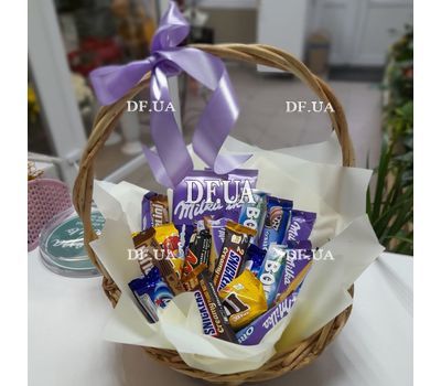 Basket with chocolate 1