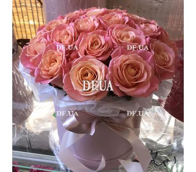 Round box of pink roses 1