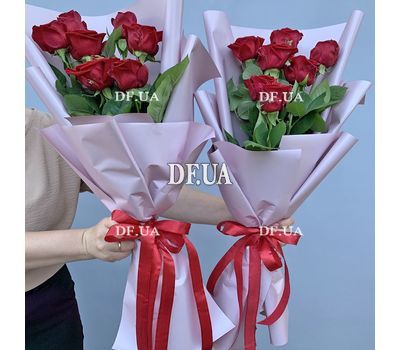 Simple bouquet of 7 roses 8