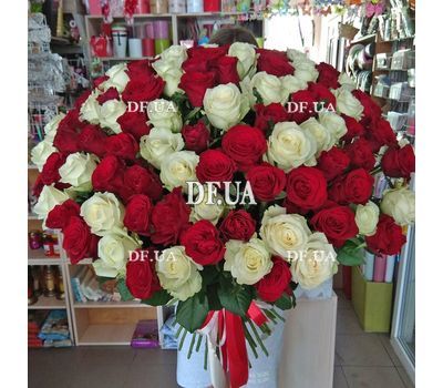 Elegant bouquet of roses 4