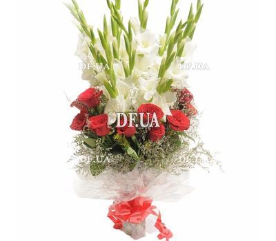 Bouquet of gladiolus and roses