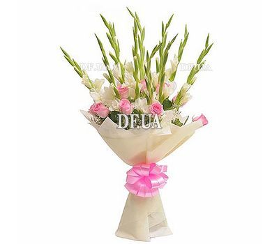 Roses and gladioli in one bouquet