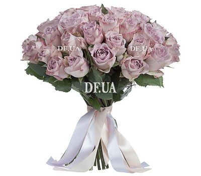 Bouquet with lilac roses