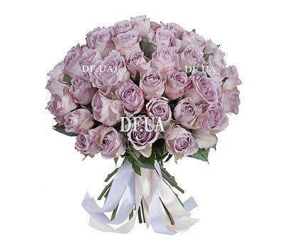 Original bouquet of lilac roses