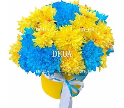 Blue-yellow bouquet in a box